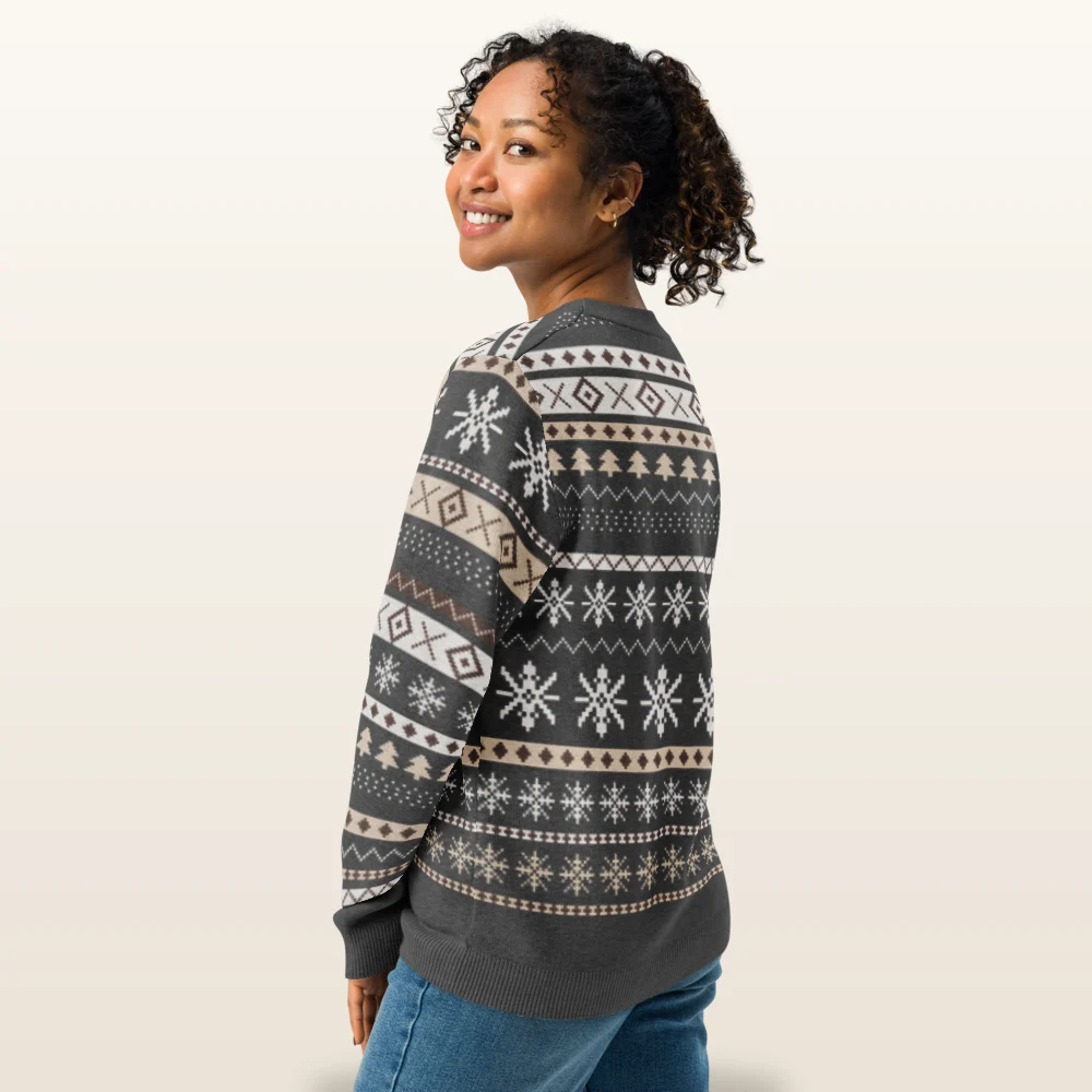 Woman wearing the Icelandic Sheep knitted Christmas sweater, back view with the star medallion band